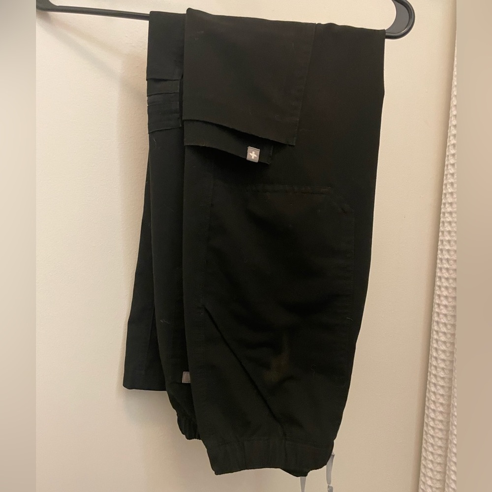 Men's Black Slim Cairo™ - Short Cargo Scrub Pants